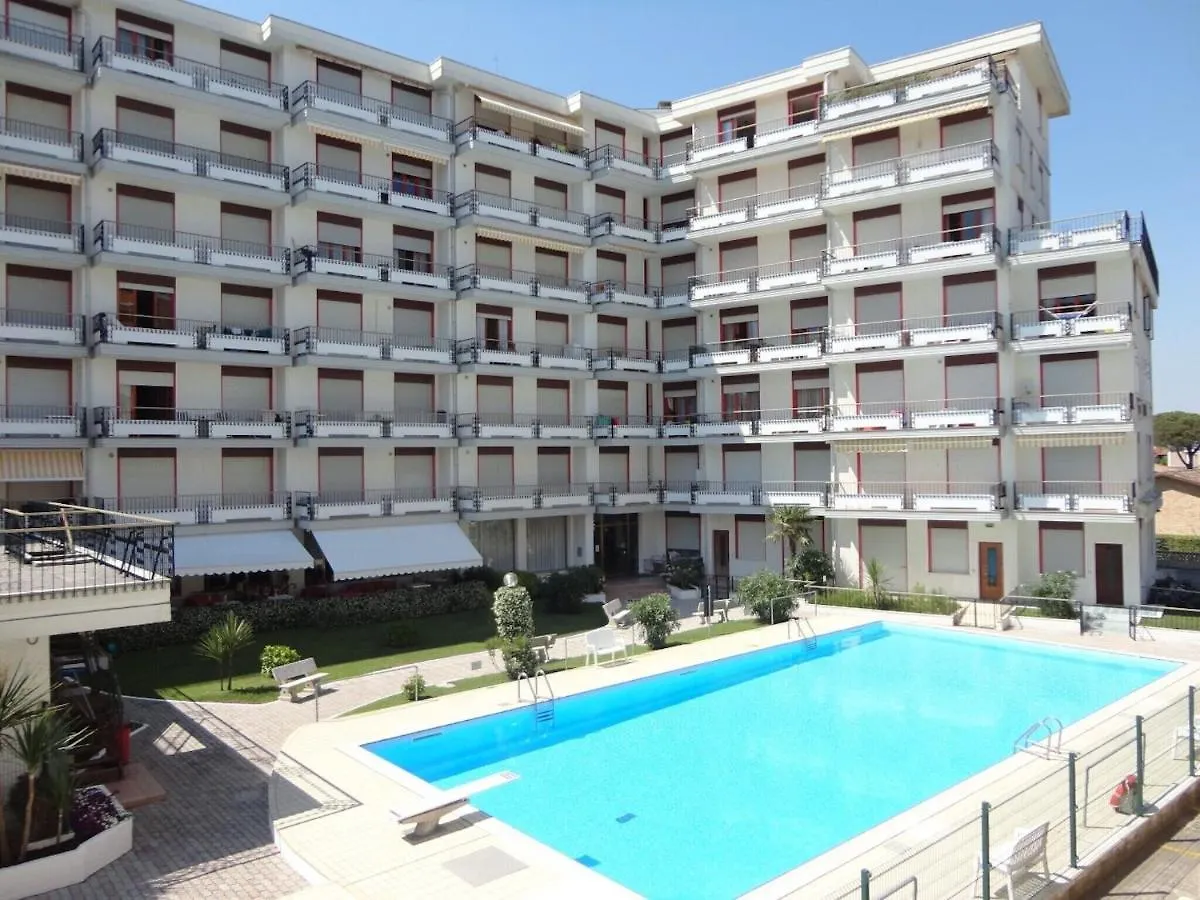 Incredible Apartment With Pool Porto Santa Margherita di Caorle