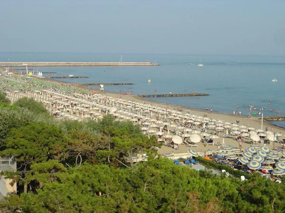 Incredible Apartment With Pool Porto Santa Margherita di Caorle