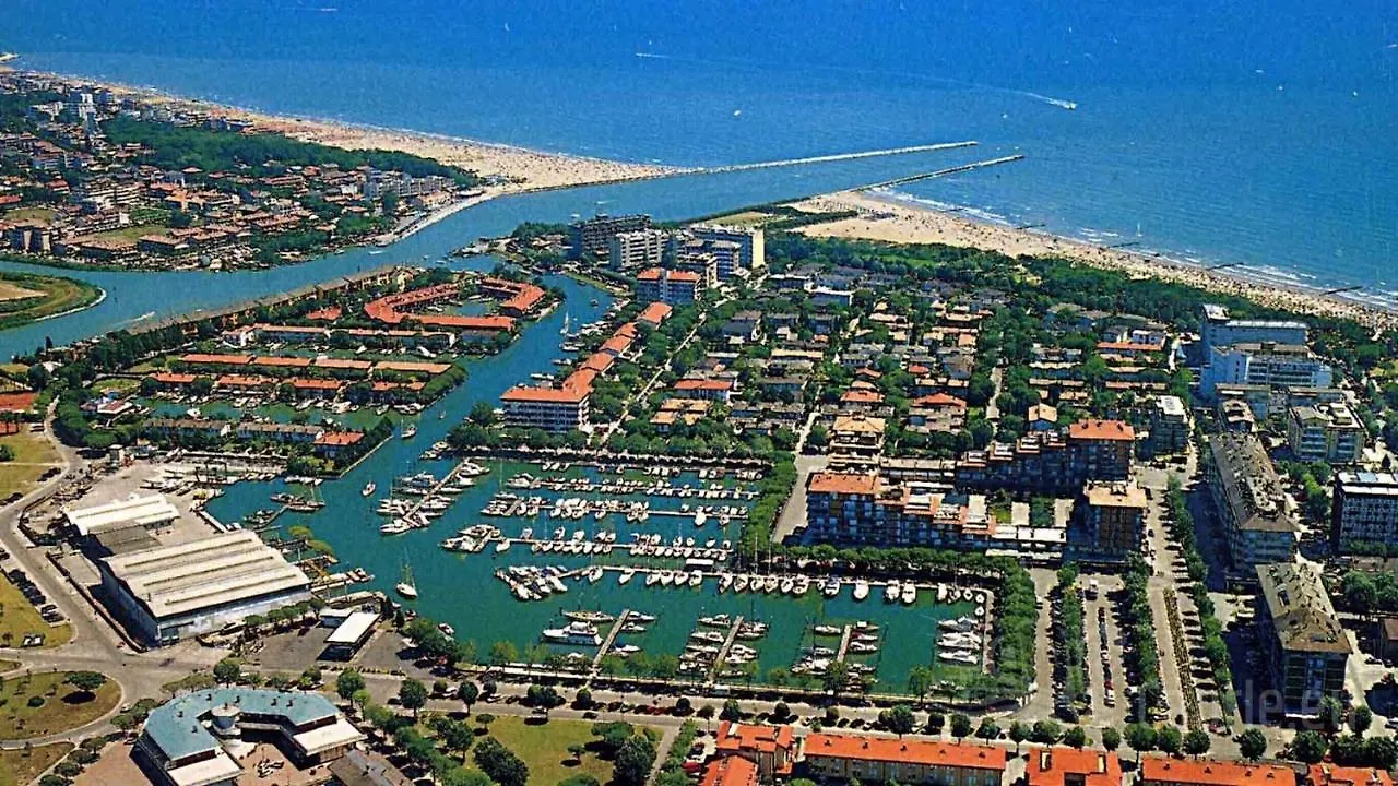 Modern And Bright Apartment With Pool  Porto Santa Margherita di Caorle