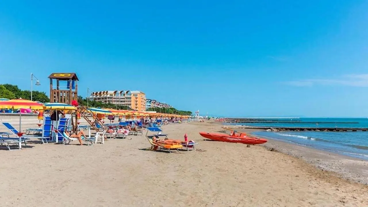 Incredible Apartment With Pool Porto Santa Margherita di Caorle