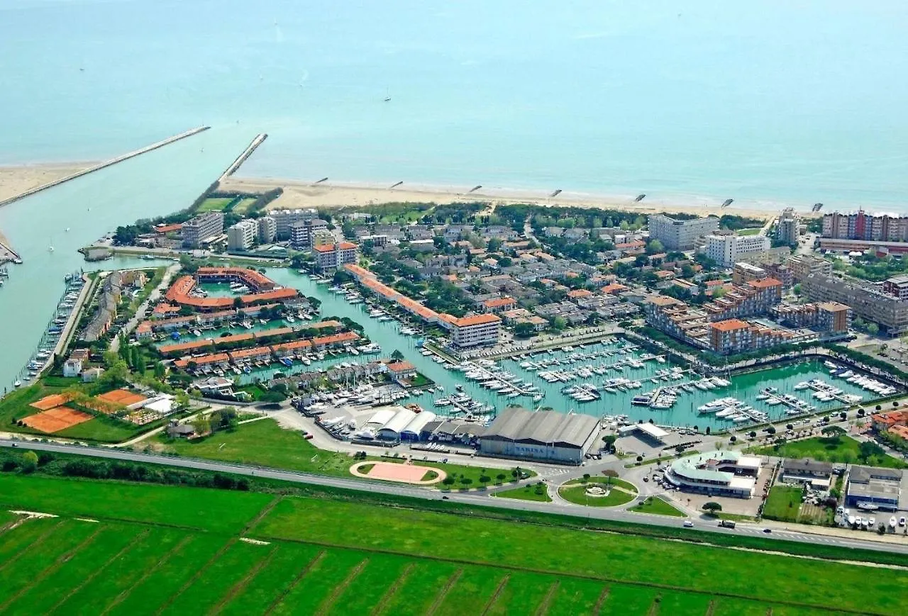 Incredible Apartment With Pool Porto Santa Margherita di Caorle